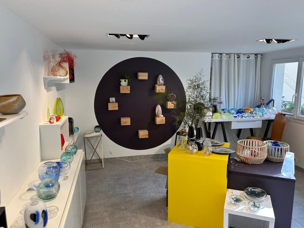 Boutique du Souffle d'Hestia montrant les différentes pièces disponibles à la vente